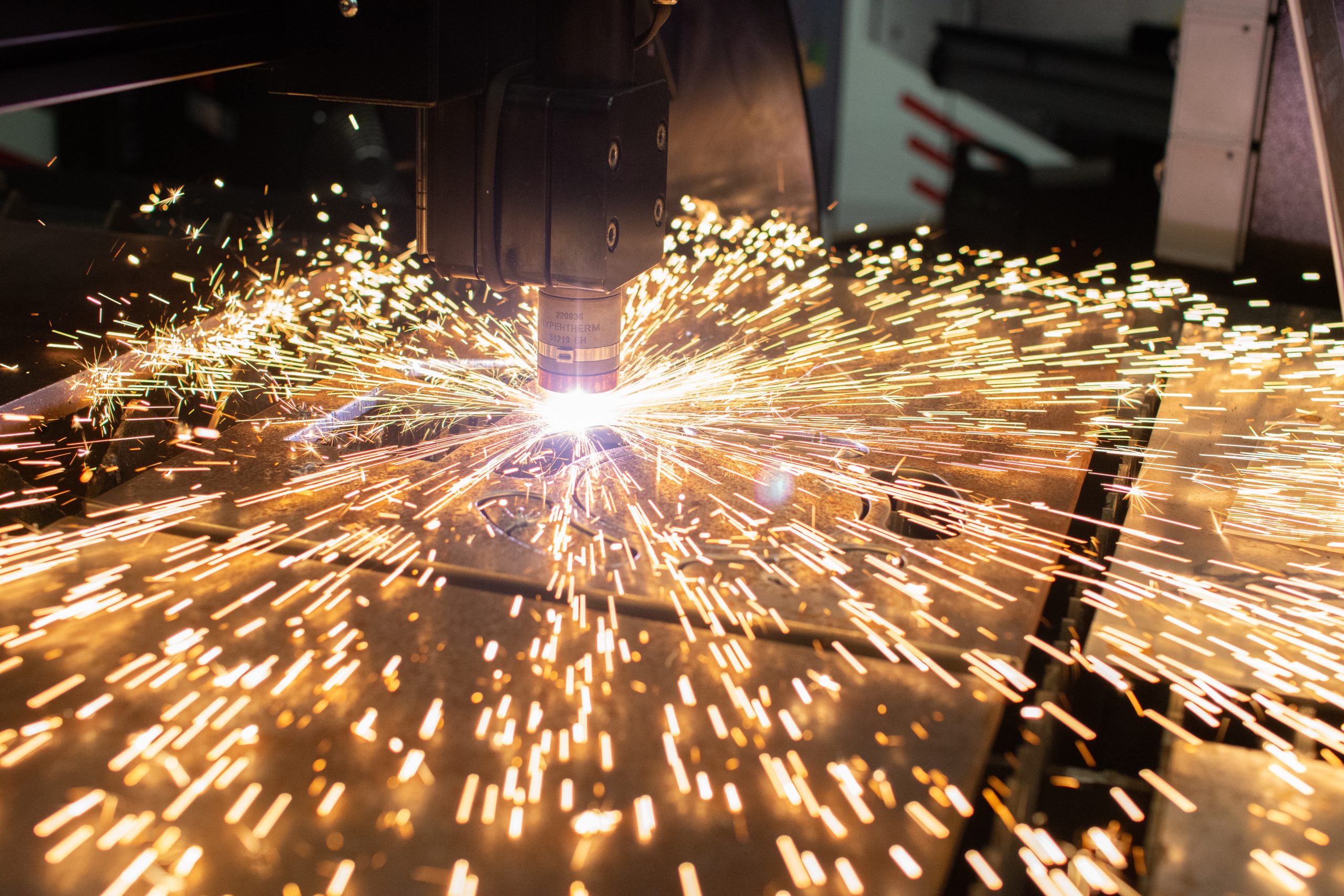 Kutavar Machine Cutting with sparks