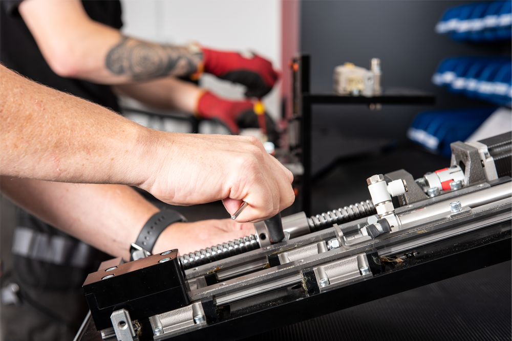 KUTAVAR Engineer Screwing Parts